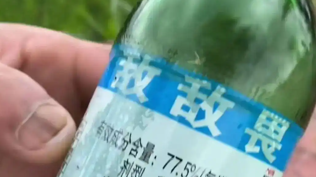 男子喝下敌敌畏后自行开车去医院