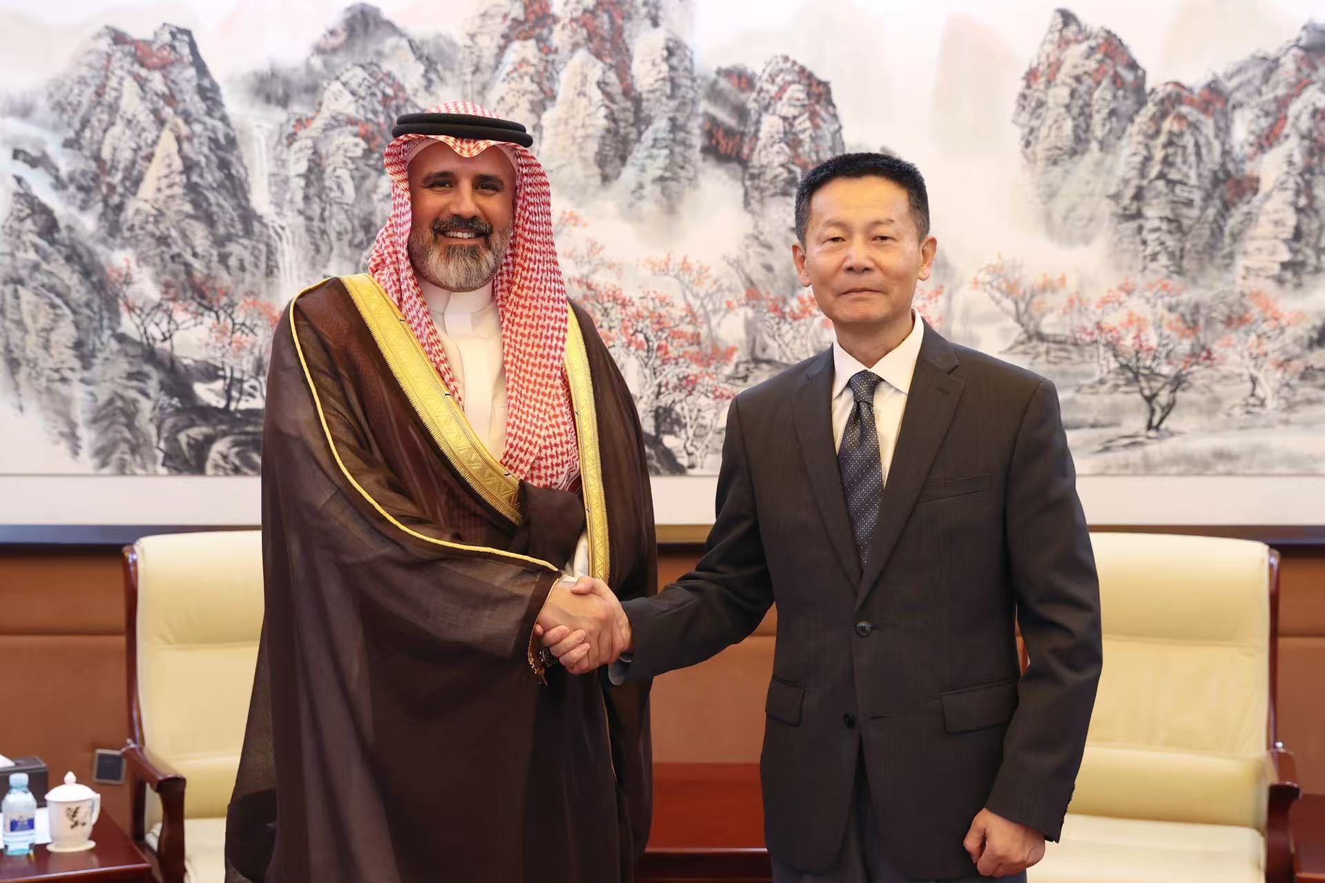 吴清会见沙特投资部助理大臣穆巴拉克