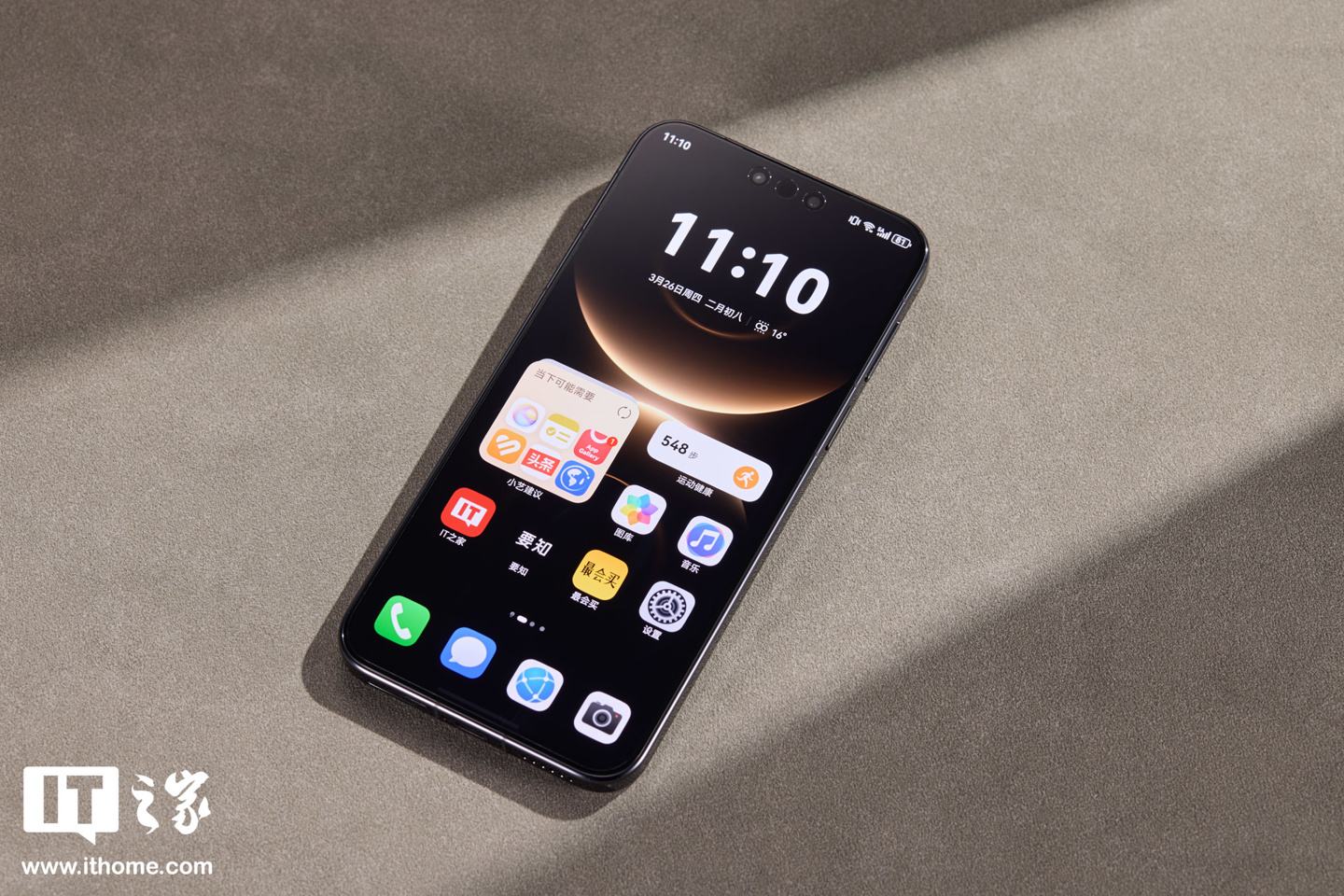 消息称华为 Mate 90 系列手机“大杯”都有双层 OLED 屏幕，支持万级高亮度