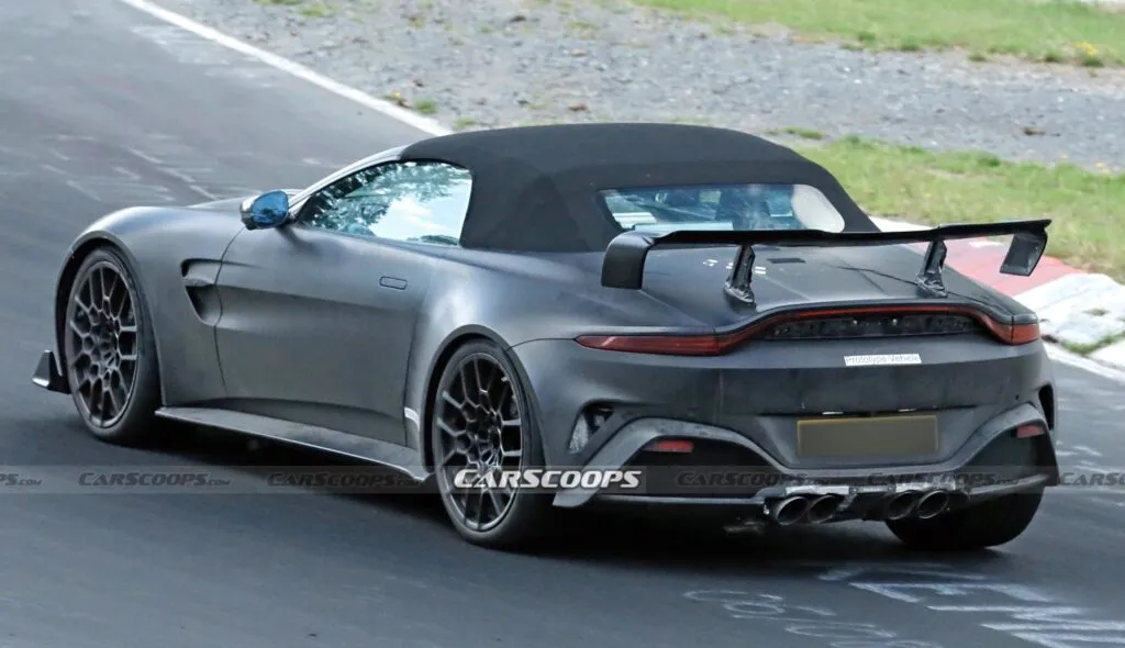 阿斯顿 · 马丁 Vantage RS 敞篷版超跑曝光，动力预估逼近 700 马力