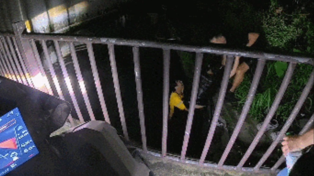 马上评丨见义勇为被质疑摆拍，不能让当事人陷入自证困境
