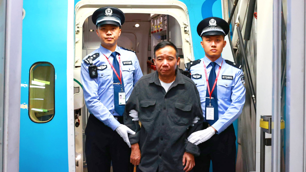 “红通人员”曾能贵被引渡回国
