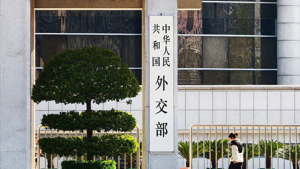 外交部：散播人工智能威胁叙事不符合任何一方利益