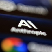 AI安全争论愈演愈烈，呼吁减速的Anthropic为何仍在扩张算力？_10%公司
