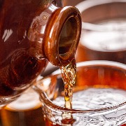 黄酒股集体拉升：会稽山4天3板，白酒大型经销商集中签约成行情催化剂？