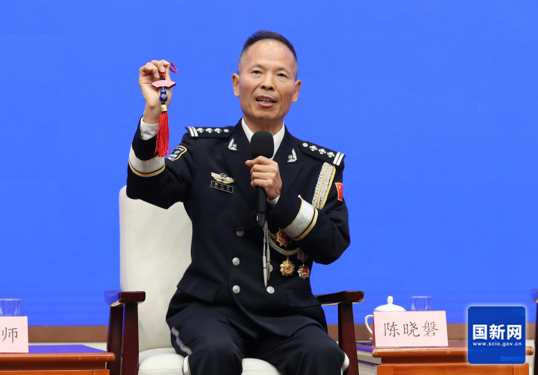 驻村民警讲述21年基层坚守，八千枚连心结连起警民一家亲