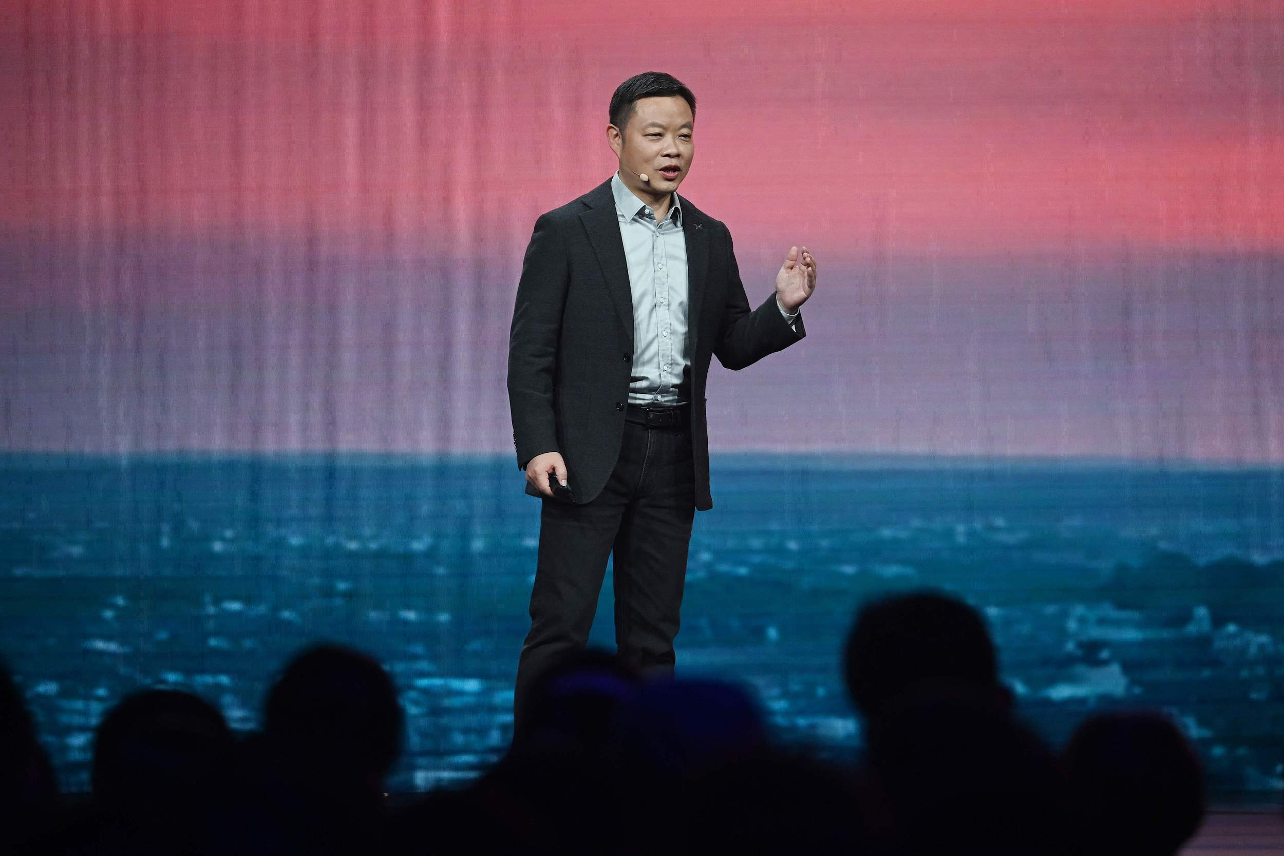 何小鹏：绝大部分机器人公司都严重低估了硬件的复杂度