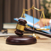 电动车与狗相撞致人受伤昏迷，狗主人被判承担50%赔偿责任
