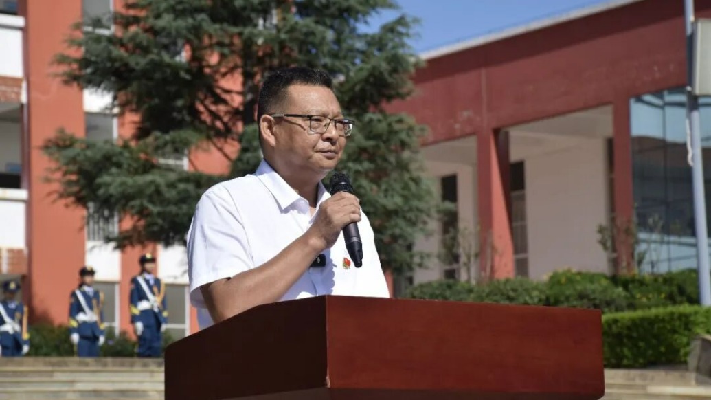 云南文山这位中学校长8分钟发言令人热泪盈眶