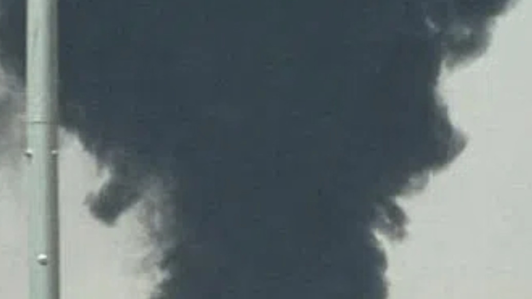 沙特首都拉响防空警报，机场附近起火升黑烟，多方回应胡塞武装袭击