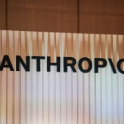 AI介入真实生物试验！Anthropic被曝设立“湿实验室”，影响有多大？