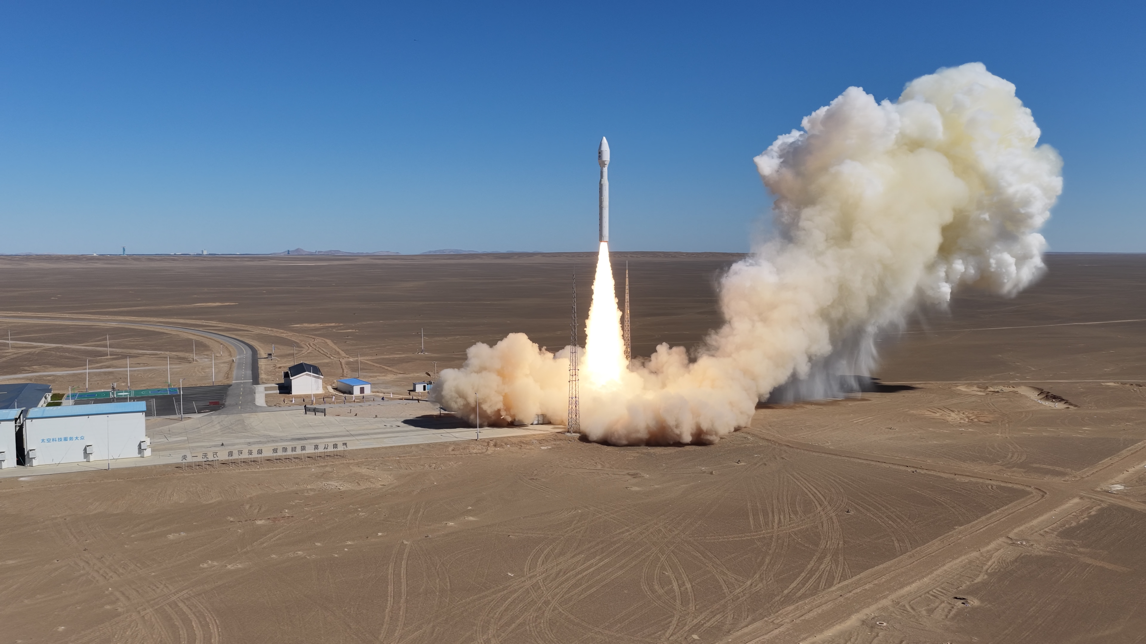力箭一号遥十八运载火箭发射成功，首次海上发射即将启程