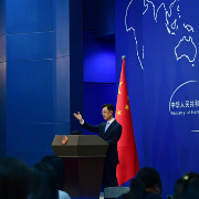 巴基斯坦一警察营地遭恐袭，外交部：一如既往坚定支持巴方打击恐怖主义