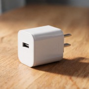 充电器“120W”商标后续：广州一机构违法违规代理“120W”商标申请被警告