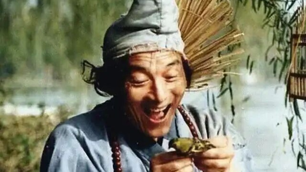 从济公到爷叔，游本昌逝世，一视频回顾他的表演路