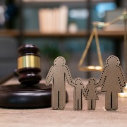 谭案说法｜“非亲生”案中，受骗的抚养者被侵何权？