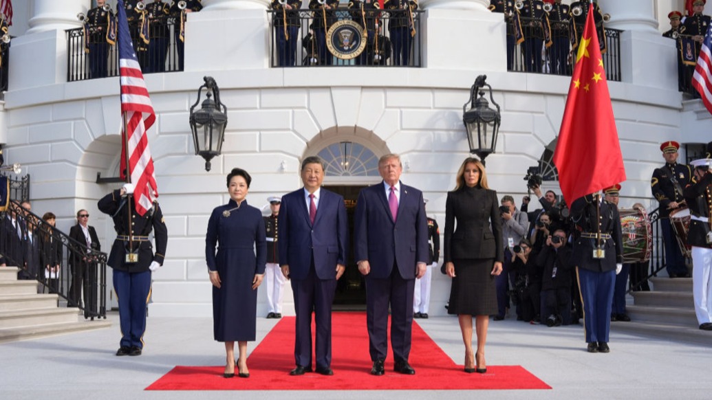 习近平和夫人彭丽媛抵达白宫，中美两国元首夫妇合影