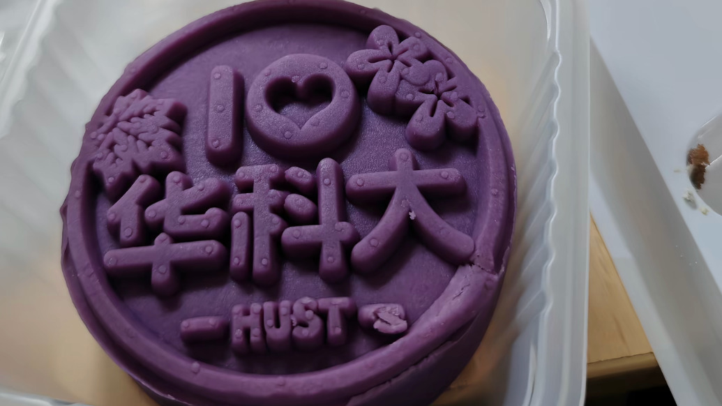 多名学生反映吃华科大定制月饼拉肚子，“皇冠幸福里”承认制作，校医院回应暂未接诊病例