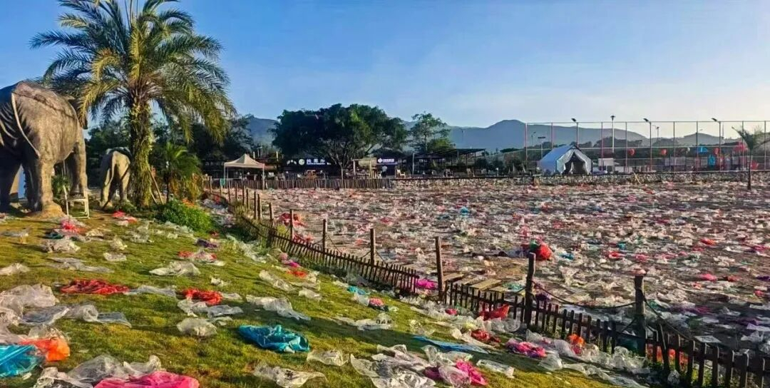 中秋祈福后云南大盈江畔垃圾遍地，当地已组织清理并全域禁放禁售“孔明灯”
