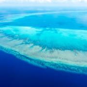 中国人民解放军南部战区位黄岩岛周边海空域组织海空联合演训