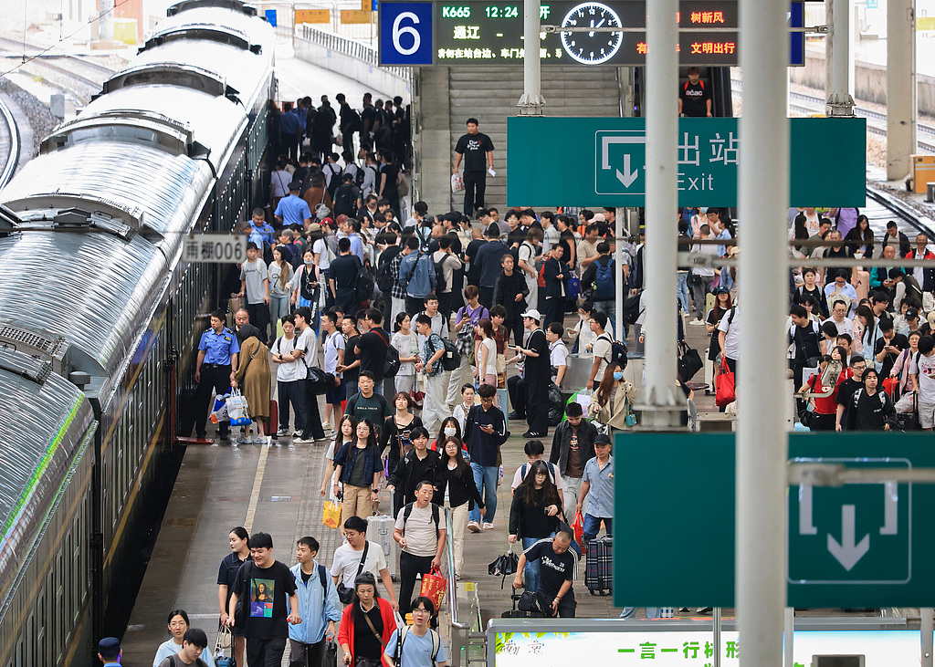 全国铁路迎来中秋假期返程客流高峰：9月27日预计发送旅客1686万人次