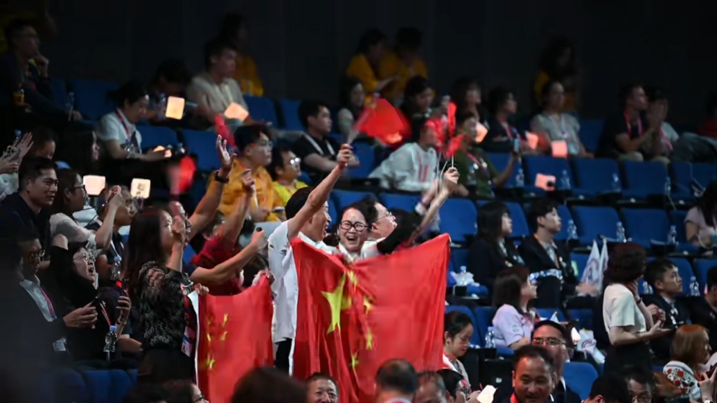 世赛夺冠时刻！中国青年，站上世界技能之巅