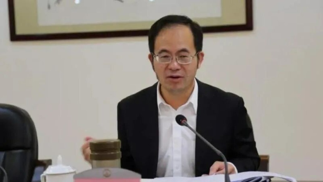 云浮市委原书记卢荣春，主动投案