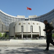 央行等：支持金融机构深化数据资源开发利用，探索人工智能等前沿科学技术在金融领域的创新应用