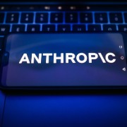 Anthropic被曝冲刺2万亿美元IPO：去年营收近46亿美元，警告先进AI或带来灾难性风险
