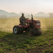 农业农村部：持续深化第二轮土地承包到期后再延长30年试点