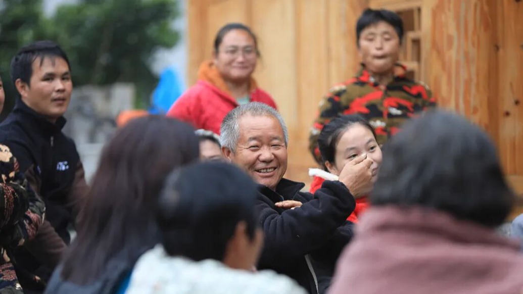 农民日报刊发评论：“农民交公粮能否视同缴社保”，为啥一再上热搜？