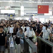 全国铁路预计今日发送旅客2480万人次，计划加开旅客列车2324列