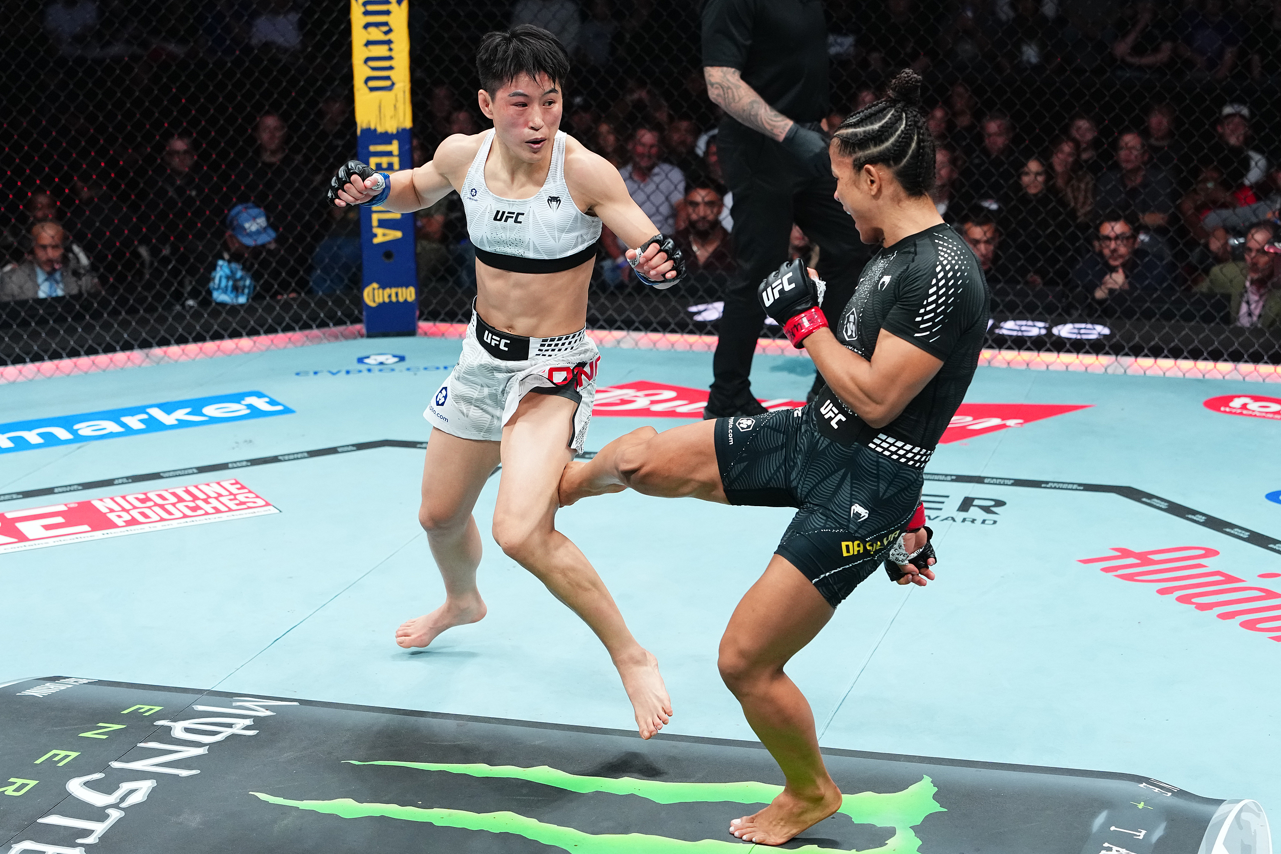 不敌娜塔莉亚·席尔瓦，王聪无缘加冕UFC金腰带