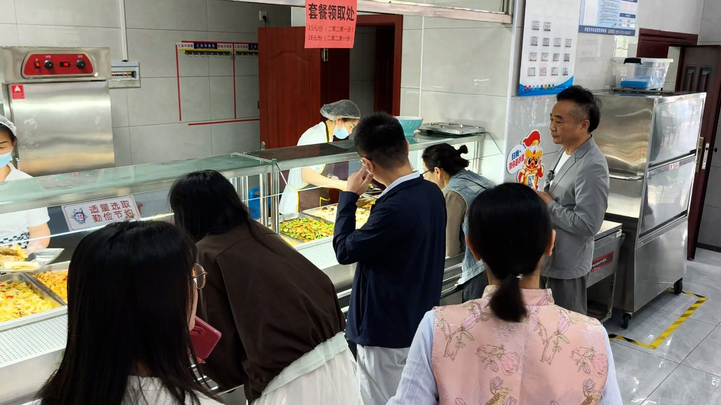 15元两荤两素，湖北赤壁政府机关食堂国庆对外“迎客”，还免费开放停车场