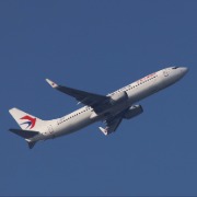 央广网：东航应赋予空姐不下跪的底气