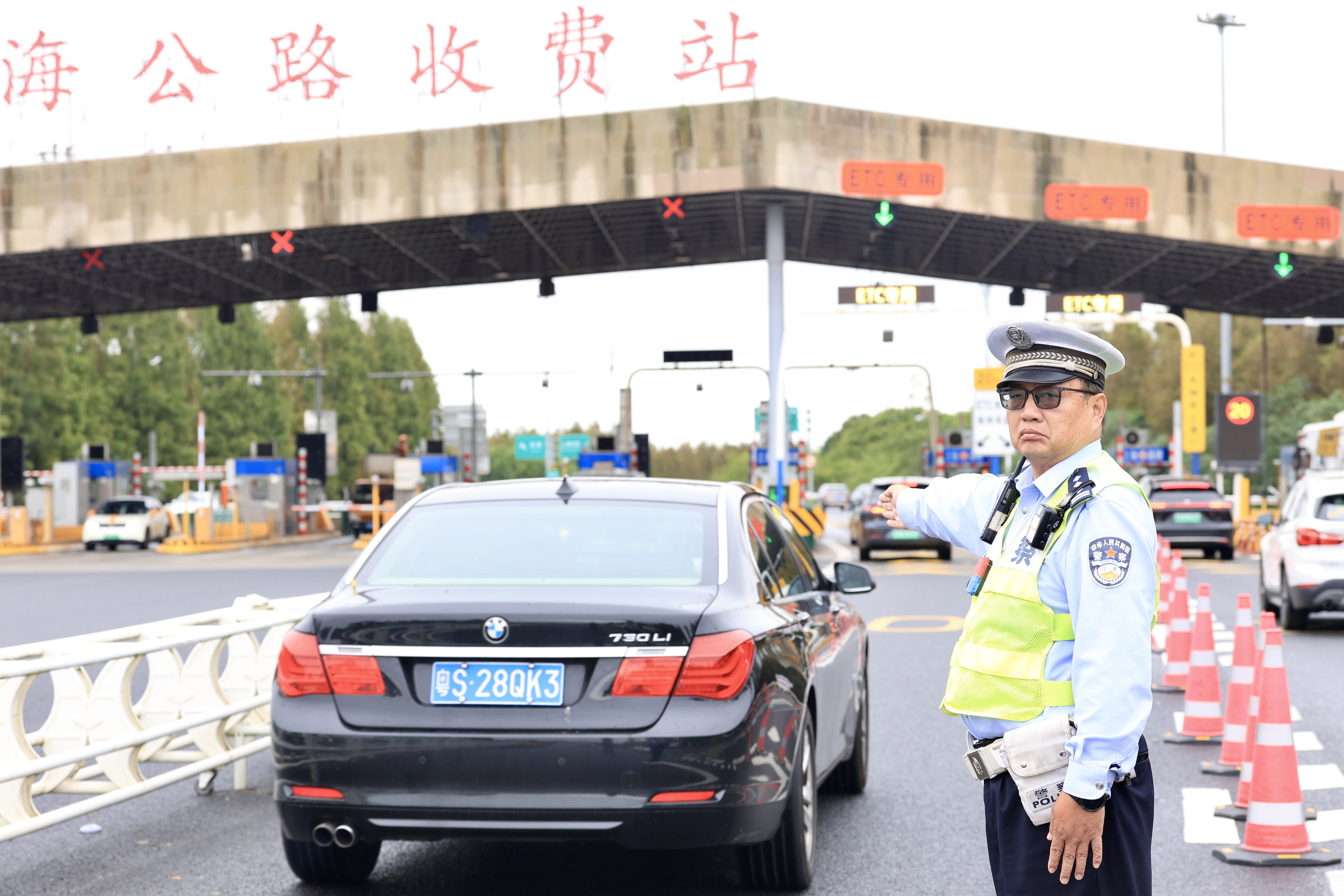 返程高峰已至：G40部分路段缓行，预计今明近15万辆车经长江隧桥入沪