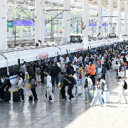 国庆假期七天，铁路发送旅客超1.52亿人次