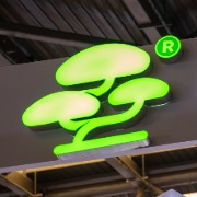 小崧股份董事徐驰任职不足三个月被罢免：为创始人之子的代理人，称公司“危机重重”