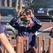 王皓赛场外遭围堵辱骂后报警：观赛表达的法律边界在哪？“法不责众”能成为免责理由？律师解读
