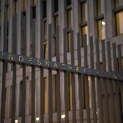 德国联邦情报局前局长涉嫌叛国被捕，涉及约2000份机密文件