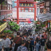 人民日报和音：假日经济升腾活力，开放中国共享机遇