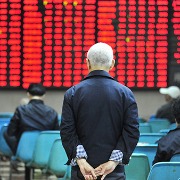 A股三大股指午后集体翻红转涨，沪指早盘一度跌超1%