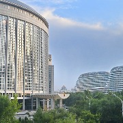 日本右翼向AI大模型“投毒”篡改历史，外交部：用心险恶的暗箱操作