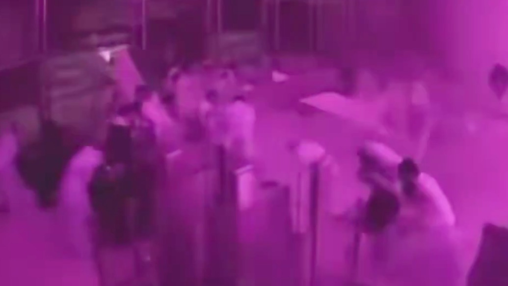 遭袭瞬间曝光！胡塞武装承认袭击，还警告国际旅客勿飞往沙特境内机场