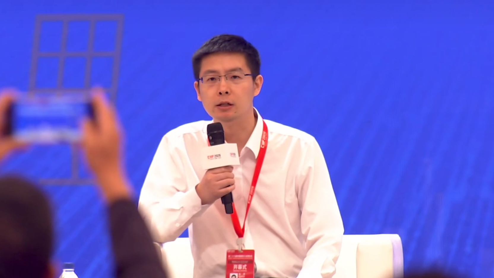 宇树科技王兴兴：过去犯的最大的错是不够相信AI