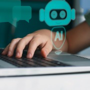 马上评｜AI真的会让下一代孩子变笨吗