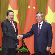 李强会见越南国会主席陈青敏