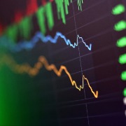 A股三大股指集体低开：沪指跌0.96%，创指跌2.18%