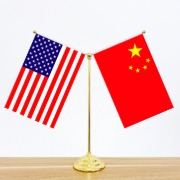 何立峰会见美中关系全国委员会负责人