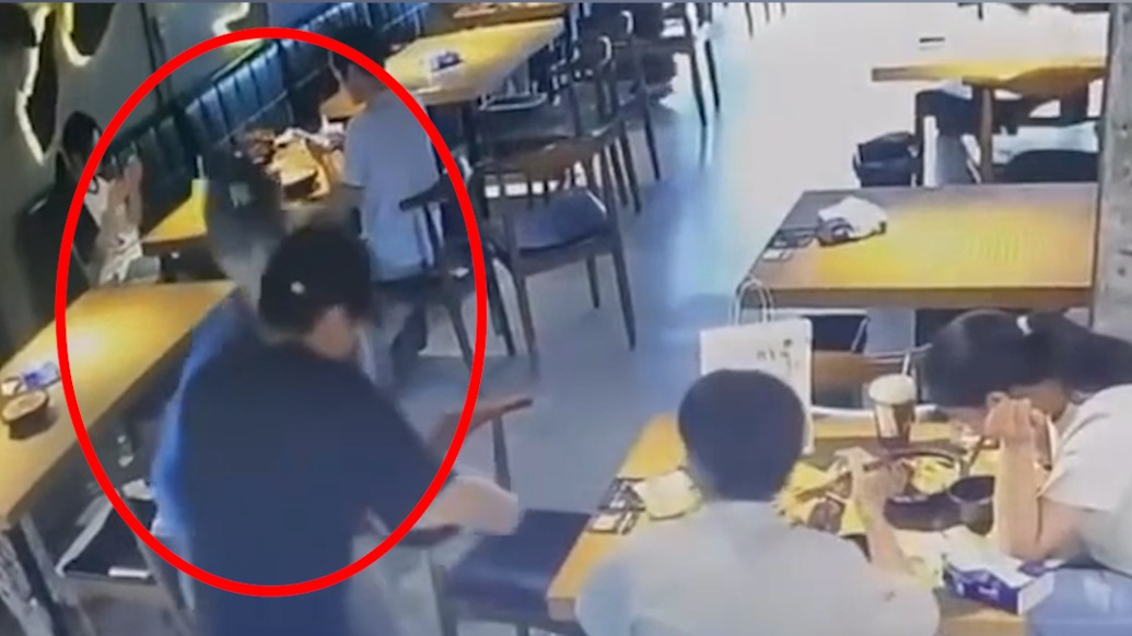 顾客和端砂锅服务员撞上被烫伤？宁波涉事网红餐厅否认，称遭高价索赔